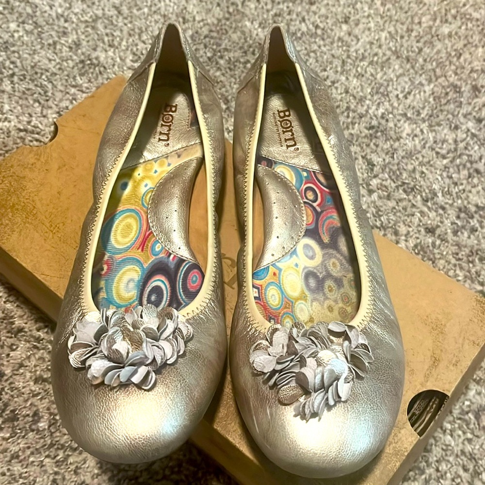 Born Khari women’s flats